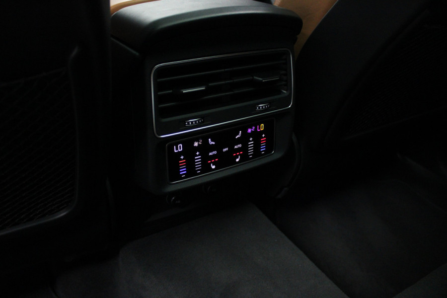 Audi RS Q8 4.0 TFSI B&O HUD Carbon ACC Panodak Leder Keyless Climate (4-zone) Elektr. bedienbaar achterklep Keyless Stoelventilatie Stoelverwarming Sportstoelen Plus Matrix LED LM velgen 23 inch BTW auto