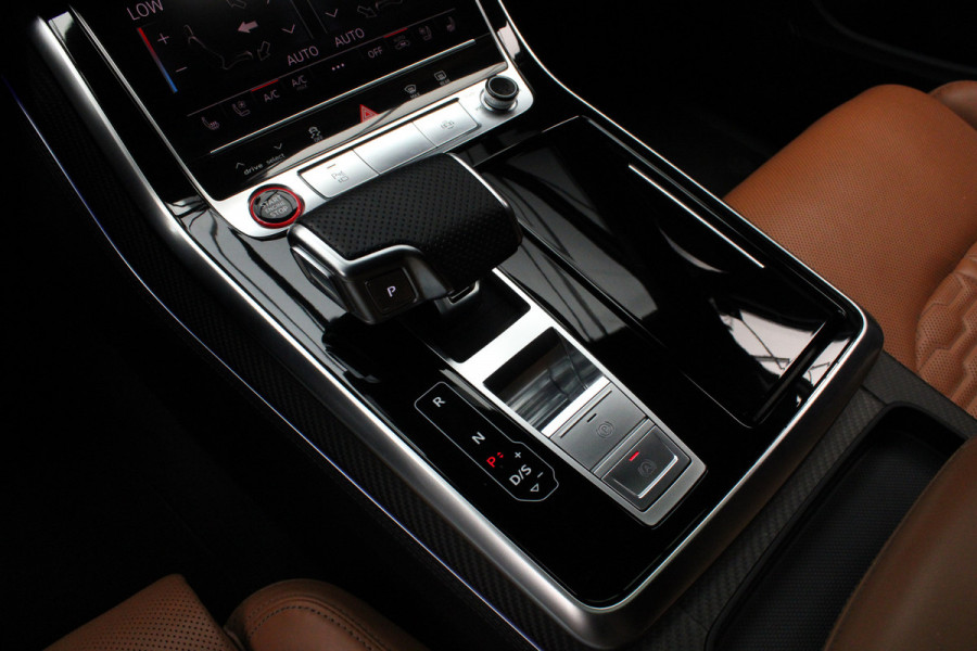 Audi RS Q8 4.0 TFSI B&O HUD Carbon ACC Panodak Leder Keyless Climate (4-zone) Elektr. bedienbaar achterklep Keyless Stoelventilatie Stoelverwarming Sportstoelen Plus Matrix LED LM velgen 23 inch BTW auto