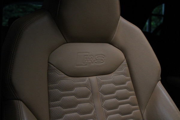 Audi RS Q8 4.0 TFSI B&O HUD Carbon ACC Panodak Leder Keyless Climate (4-zone) Elektr. bedienbaar achterklep Keyless Stoelventilatie Stoelverwarming Sportstoelen Plus Matrix LED LM velgen 23 inch BTW auto