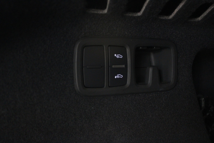 Audi RS Q8 4.0 TFSI B&O HUD Carbon ACC Panodak Leder Keyless Climate (4-zone) Elektr. bedienbaar achterklep Keyless Stoelventilatie Stoelverwarming Sportstoelen Plus Matrix LED LM velgen 23 inch BTW auto