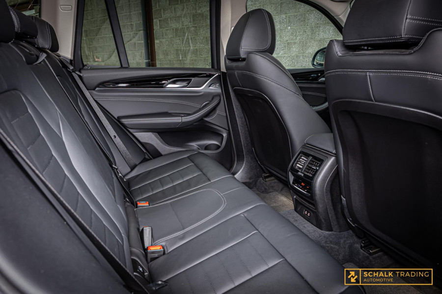 BMW X3 XDrive30e|Laser|DAB|HUD|Pano|Cam|Verwarmd stuur|Garan