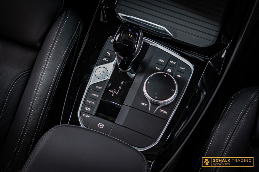 BMW X3 XDrive30e|Laser|DAB|HUD|Pano|Cam|Verwarmd stuur|Garan