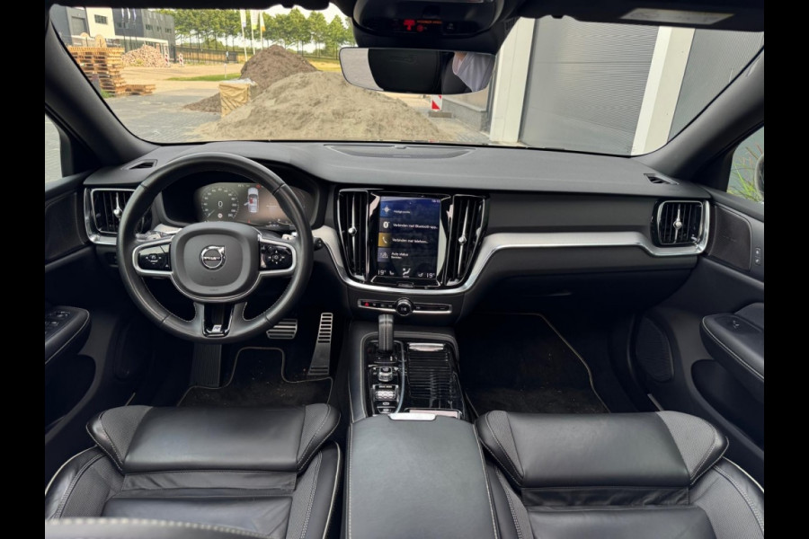 Volvo V60 2.0 T8 TE AWD R-Des. 392pk PANO CR CONTROL 360 CAMERA NAVI ECC