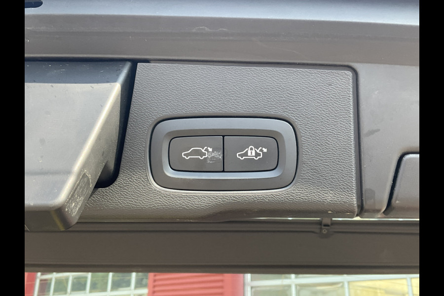 Volvo XC60 2.0 T8 Twin Engine AWD PHEV Pano Carplay Cam Led Voll.Onderhouden Plug-in!