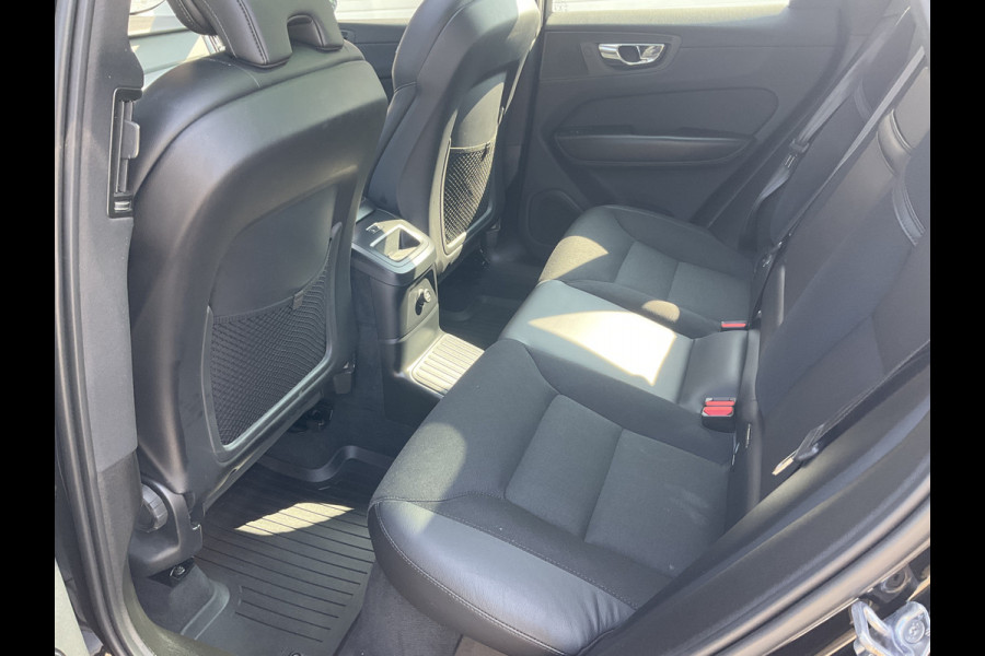 Volvo XC60 2.0 T8 Twin Engine AWD PHEV Pano Carplay Cam Led Voll.Onderhouden Plug-in!