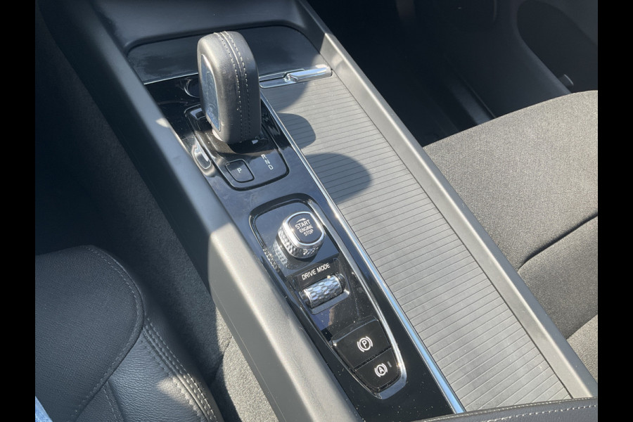 Volvo XC60 2.0 T8 Twin Engine AWD PHEV Pano Carplay Cam Led Voll.Onderhouden Plug-in!