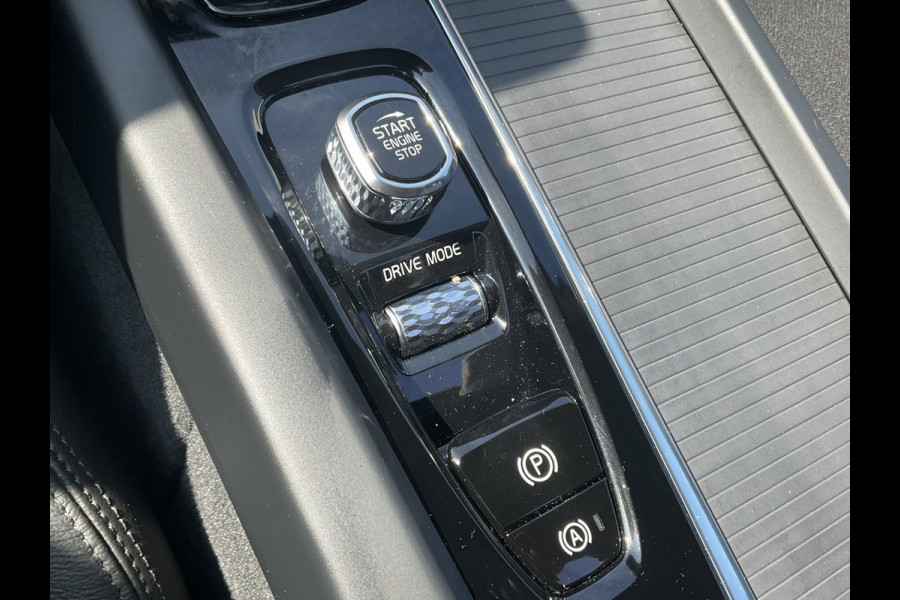 Volvo XC60 2.0 T8 Twin Engine AWD PHEV Pano Carplay Cam Led Voll.Onderhouden Plug-in!