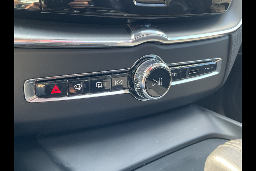 Volvo XC60 2.0 T8 Twin Engine AWD PHEV Pano Carplay Cam Led Voll.Onderhouden Plug-in!