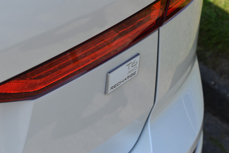 Volvo XC60 T6 350PK Plug-in hybrid AWD Plus Dark ACC | H&K | Trekhaak | Leder | 360 Camera | 20"LMV