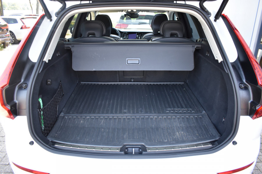 Volvo XC60 T6 350PK Plug-in hybrid AWD Plus Dark ACC | H&K | Trekhaak | Leder | 360 Camera | 20"LMV