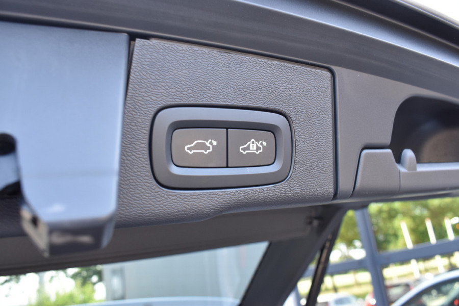 Volvo XC60 T6 350PK Plug-in hybrid AWD Plus Dark ACC | H&K | Trekhaak | Leder | 360 Camera | 20"LMV