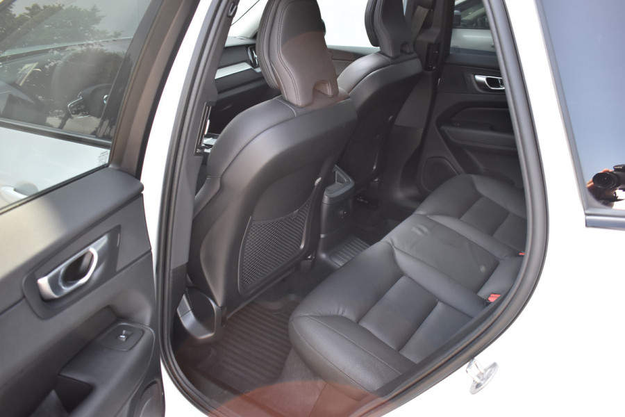Volvo XC60 T6 350PK Plug-in hybrid AWD Plus Dark ACC | H&K | Trekhaak | Leder | 360 Camera | 20"LMV