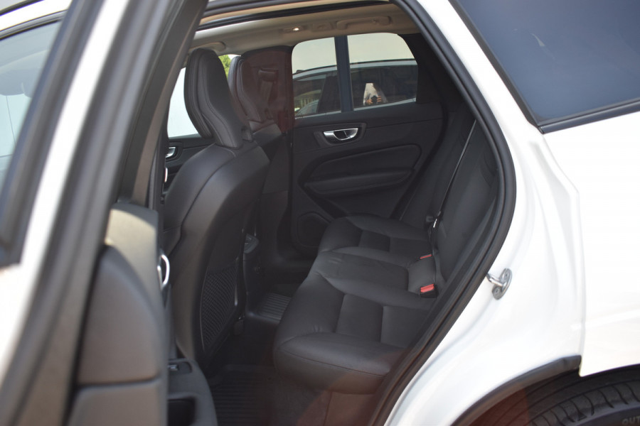 Volvo XC60 T6 350PK Plug-in hybrid AWD Plus Dark ACC | H&K | Trekhaak | Leder | 360 Camera | 20"LMV