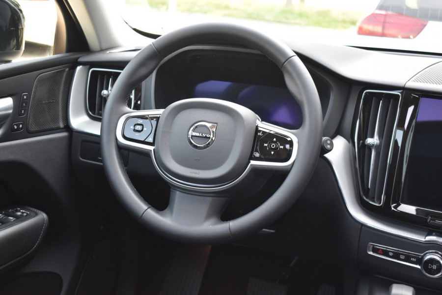 Volvo XC60 T6 350PK Plug-in hybrid AWD Plus Dark ACC | H&K | Trekhaak | Leder | 360 Camera | 20"LMV