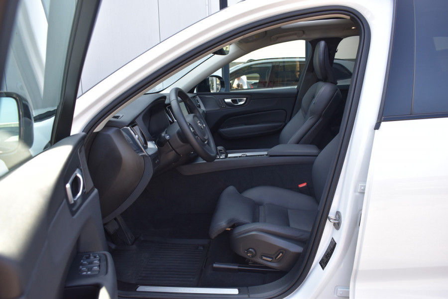 Volvo XC60 T6 350PK Plug-in hybrid AWD Plus Dark ACC | H&K | Trekhaak | Leder | 360 Camera | 20"LMV