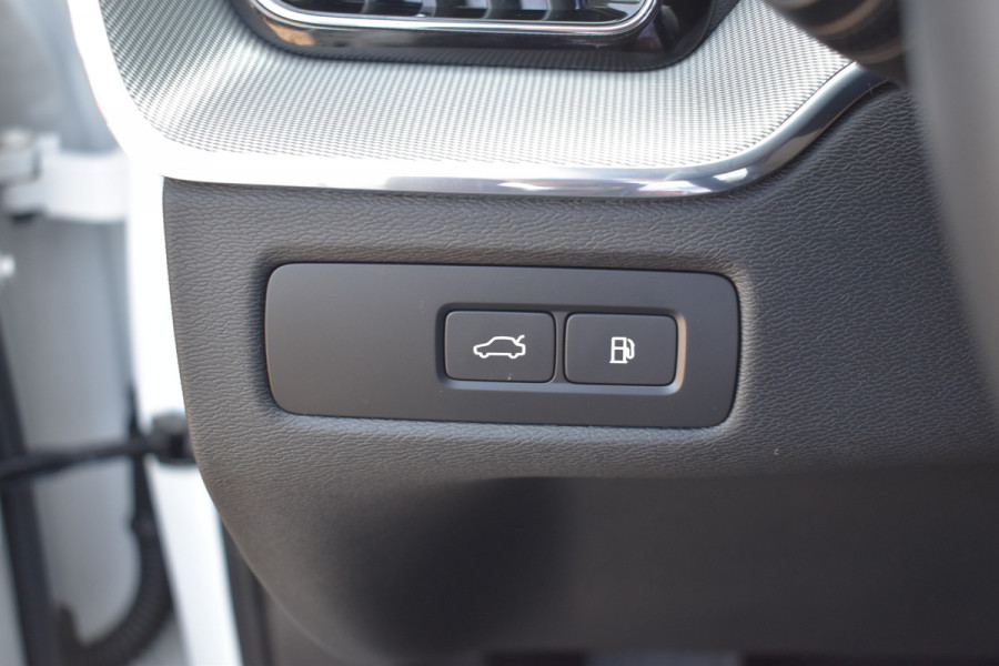 Volvo XC60 T6 350PK Plug-in hybrid AWD Plus Dark ACC | H&K | Trekhaak | Leder | 360 Camera | 20"LMV