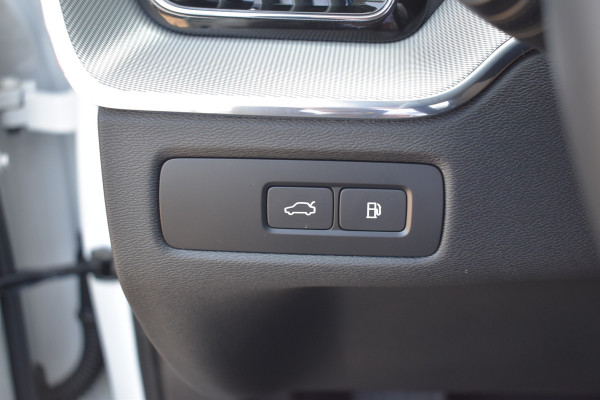 Volvo XC60 T6 350PK Plug-in hybrid AWD Plus Dark ACC | H&K | Trekhaak | Leder | 360 Camera | 20"LMV
