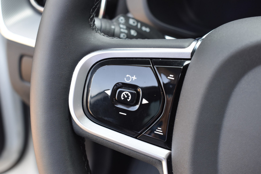 Volvo XC60 T6 350PK Plug-in hybrid AWD Plus Dark ACC | H&K | Trekhaak | Leder | 360 Camera | 20"LMV