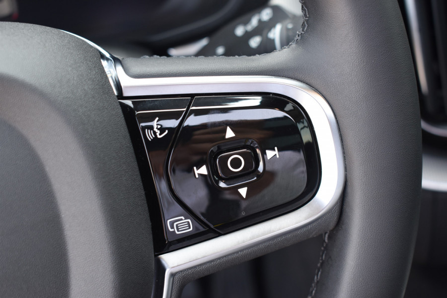 Volvo XC60 T6 350PK Plug-in hybrid AWD Plus Dark ACC | H&K | Trekhaak | Leder | 360 Camera | 20"LMV
