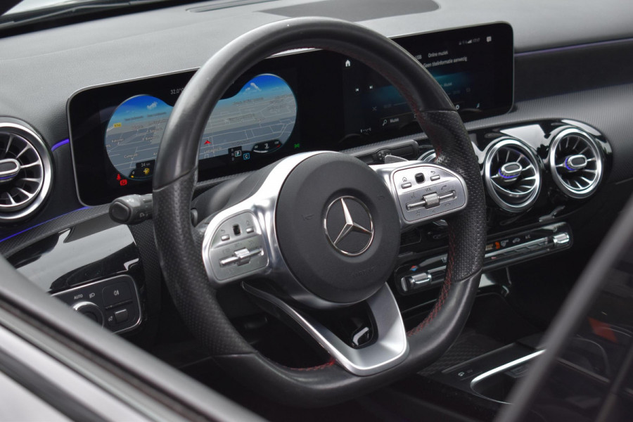 Mercedes-Benz A-Klasse 200 AMG Night Pano Multibeam Sfeer Memory