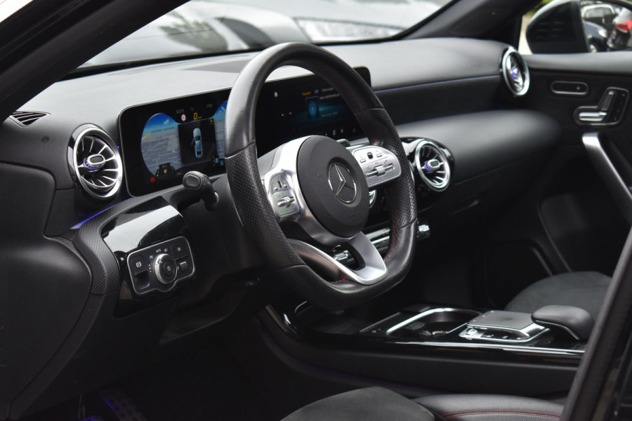 Mercedes-Benz A-Klasse 200 AMG Night Pano Multibeam Sfeer Memory