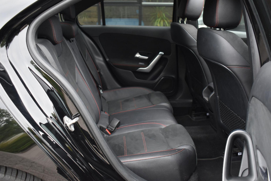 Mercedes-Benz A-Klasse 200 AMG Night Pano Multibeam Sfeer Memory