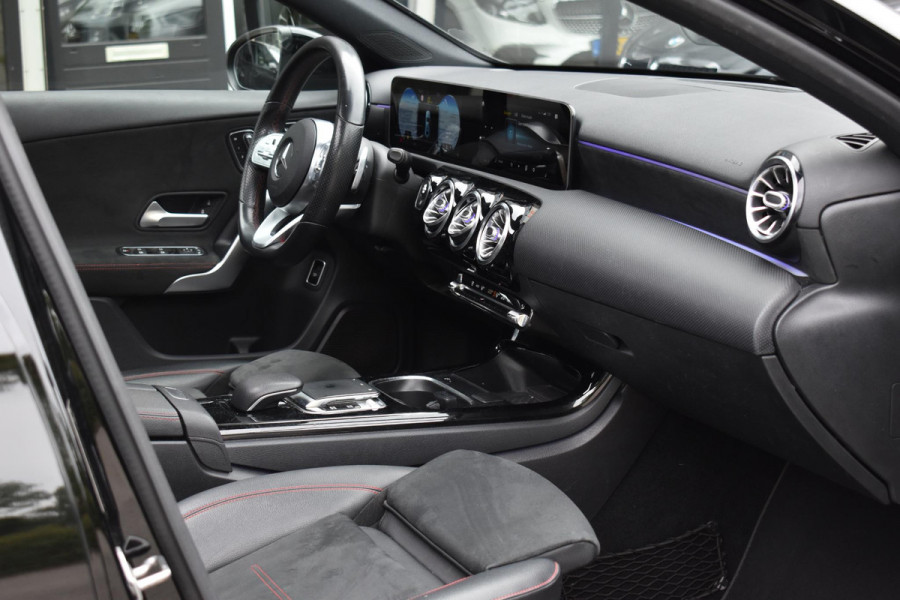 Mercedes-Benz A-Klasse 200 AMG Night Pano Multibeam Sfeer Memory