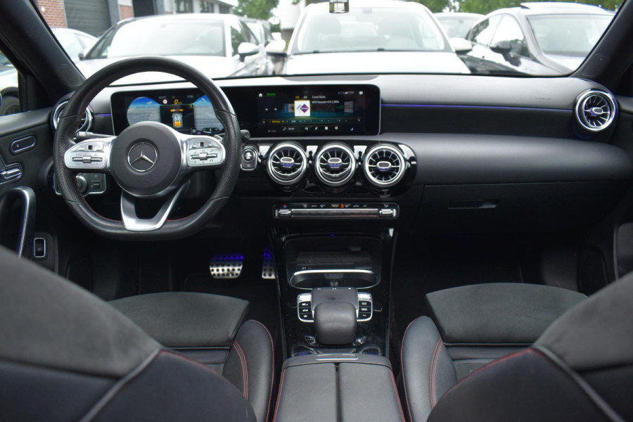 Mercedes-Benz A-Klasse 200 AMG Night Pano Multibeam Sfeer Memory