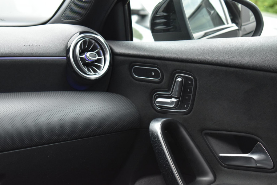 Mercedes-Benz A-Klasse 200 AMG Night Pano Multibeam Sfeer Memory