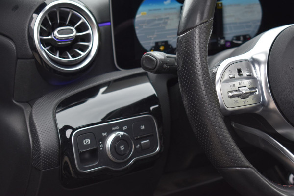 Mercedes-Benz A-Klasse 200 AMG Night Pano Multibeam Sfeer Memory