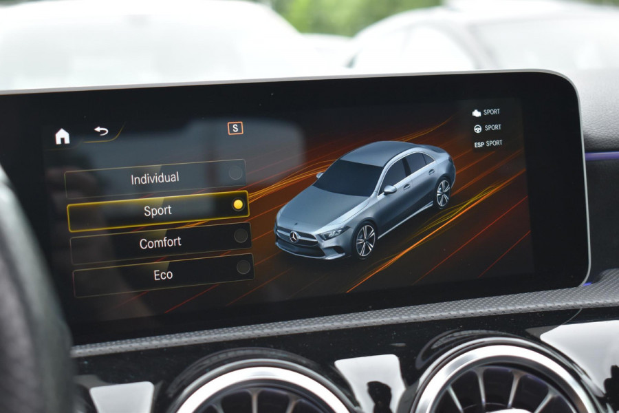 Mercedes-Benz A-Klasse 200 AMG Night Pano Multibeam Sfeer Memory