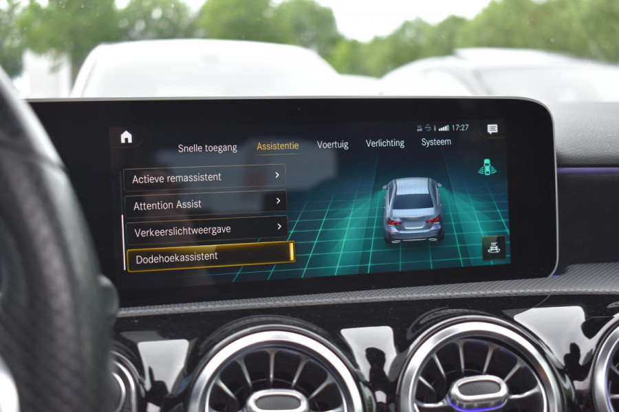 Mercedes-Benz A-Klasse 200 AMG Night Pano Multibeam Sfeer Memory