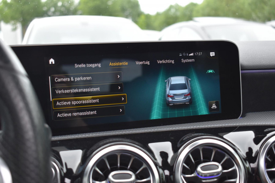 Mercedes-Benz A-Klasse 200 AMG Night Pano Multibeam Sfeer Memory