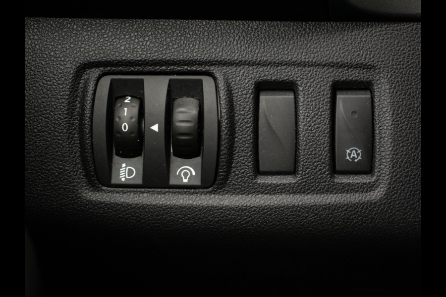 Renault Clio Estate 0.9 TCe Bose Sport (NAVI,LED,CLIMATE,SPORTSTOELEN,TREKHAAK,CRUISE,GETINT,18 INCH,PDC,NETTESTAAT)