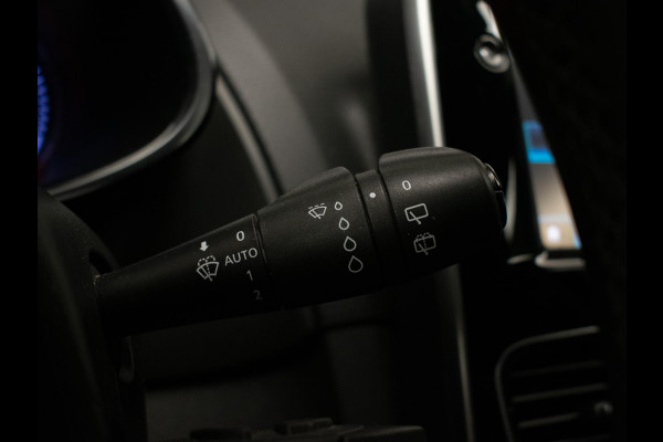 Renault Clio Estate 0.9 TCe Bose Sport (NAVI,LED,CLIMATE,SPORTSTOELEN,TREKHAAK,CRUISE,GETINT,18 INCH,PDC,NETTESTAAT)