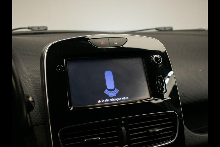 Renault Clio Estate 0.9 TCe Bose Sport (NAVI,LED,CLIMATE,SPORTSTOELEN,TREKHAAK,CRUISE,GETINT,18 INCH,PDC,NETTESTAAT)