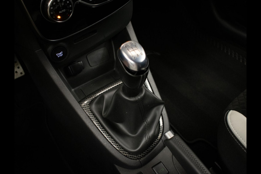 Renault Clio Estate 0.9 TCe Bose Sport (NAVI,LED,CLIMATE,SPORTSTOELEN,TREKHAAK,CRUISE,GETINT,18 INCH,PDC,NETTESTAAT)