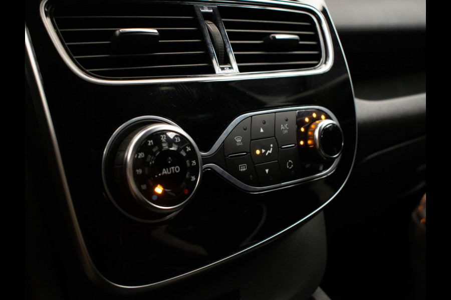 Renault Clio Estate 0.9 TCe Bose Sport (NAVI,LED,CLIMATE,SPORTSTOELEN,TREKHAAK,CRUISE,GETINT,18 INCH,PDC,NETTESTAAT)