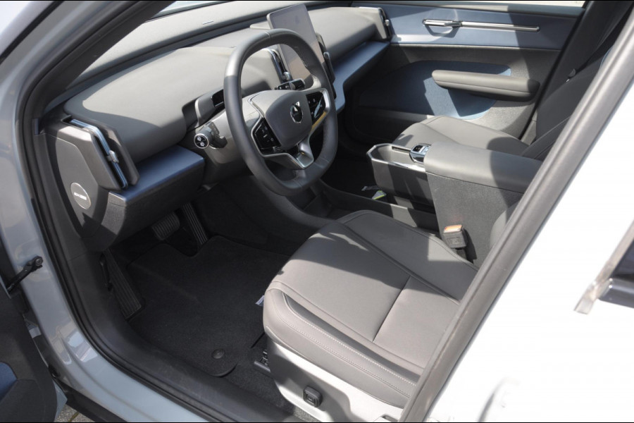 Volvo EX30 428PK Automaat Twin Motor Performance Ultra / 360 graden camera / Pilot assist / Park assist / Panoramadak / Voorstoelen en stuurwiel verwarmd / Elektrisch verstelbare stoelen /