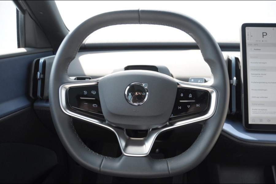 Volvo EX30 428PK Automaat Twin Motor Performance Ultra / 360 graden camera / Pilot assist / Park assist / Panoramadak / Voorstoelen en stuurwiel verwarmd / Elektrisch verstelbare stoelen /