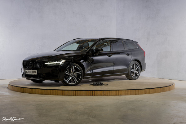 Volvo V60 2.0 T6 Recharge AWD Plus Dark | Longe Range | Adaptieve Cruise | Harman Kardon | Zwenkbare trekhaak | Memory |