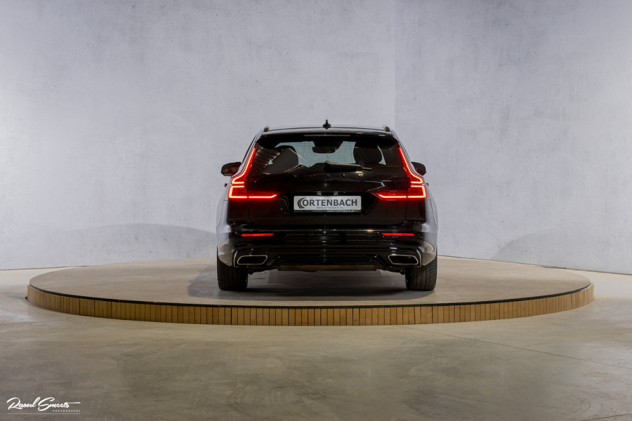Volvo V60 2.0 T6 Recharge AWD Plus Dark | Longe Range | Adaptieve Cruise | Harman Kardon | Zwenkbare trekhaak | Memory |