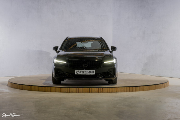 Volvo V60 2.0 T6 Recharge AWD Plus Dark | Longe Range | Adaptieve Cruise | Harman Kardon | Zwenkbare trekhaak | Memory |