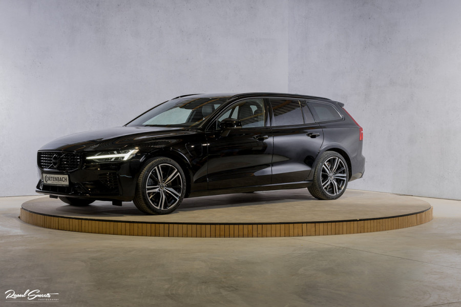 Volvo V60 2.0 T6 Recharge AWD Plus Dark | Longe Range | Adaptieve Cruise | Harman Kardon | Zwenkbare trekhaak | Memory |