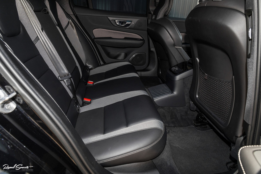 Volvo V60 2.0 T6 Recharge AWD Plus Dark | Longe Range | Adaptieve Cruise | Harman Kardon | Zwenkbare trekhaak | Memory |