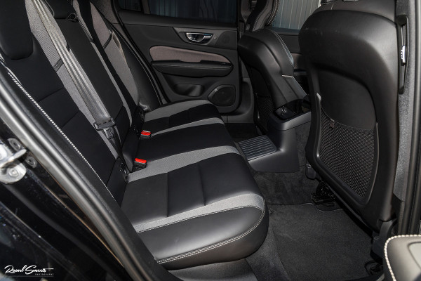 Volvo V60 2.0 T6 Recharge AWD Plus Dark | Longe Range | Adaptieve Cruise | Harman Kardon | Zwenkbare trekhaak | Memory |