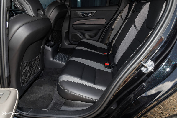 Volvo V60 2.0 T6 Recharge AWD Plus Dark | Longe Range | Adaptieve Cruise | Harman Kardon | Zwenkbare trekhaak | Memory |