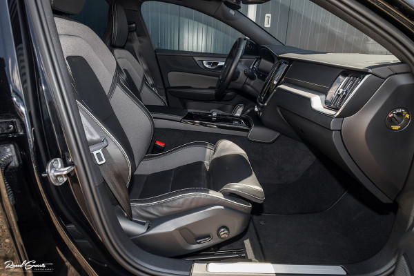 Volvo V60 2.0 T6 Recharge AWD Plus Dark | Longe Range | Adaptieve Cruise | Harman Kardon | Zwenkbare trekhaak | Memory |