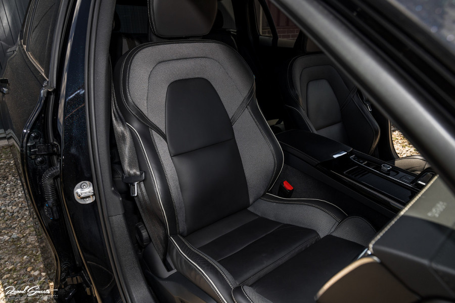 Volvo V60 2.0 T6 Recharge AWD Plus Dark | Longe Range | Adaptieve Cruise | Harman Kardon | Zwenkbare trekhaak | Memory |