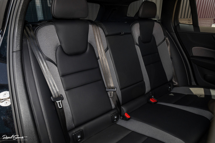 Volvo V60 2.0 T6 Recharge AWD Plus Dark | Longe Range | Adaptieve Cruise | Harman Kardon | Zwenkbare trekhaak | Memory |